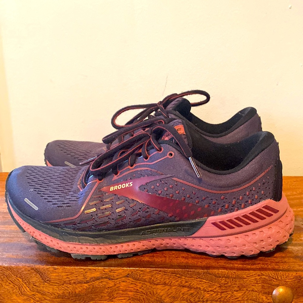 Brooks Adrenaline 21- Women’s size 9 running sneakers